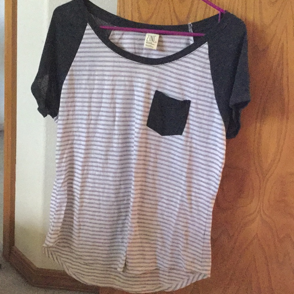 Tee shirt with pocket